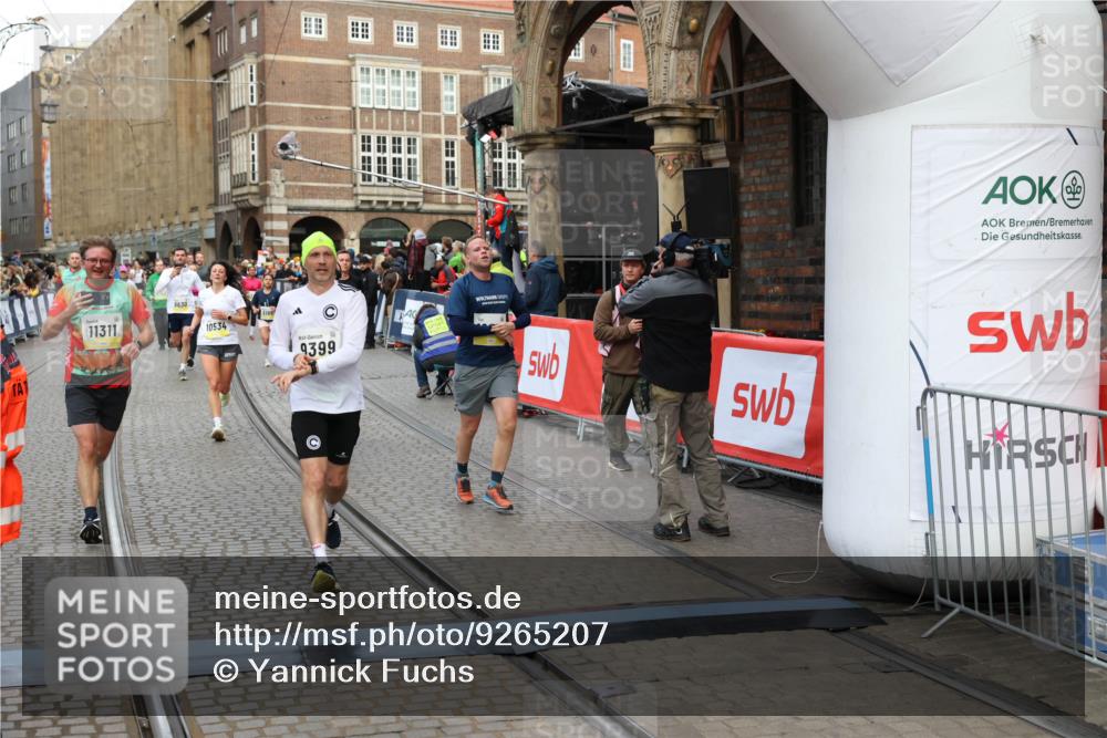 05.10.2025 - 20. swb-Marathon Bremen Yannick Fuchs http://msf.ph/oto/9265207 05.10.2025 10:51:01 Ziel 7733, 9251, 9277, 9399, 9715, 9888, 9966, 9975, 10029, 10224, 10227, 10534, 10689, 10698, 11220, 11311 meine-sportfotos.de