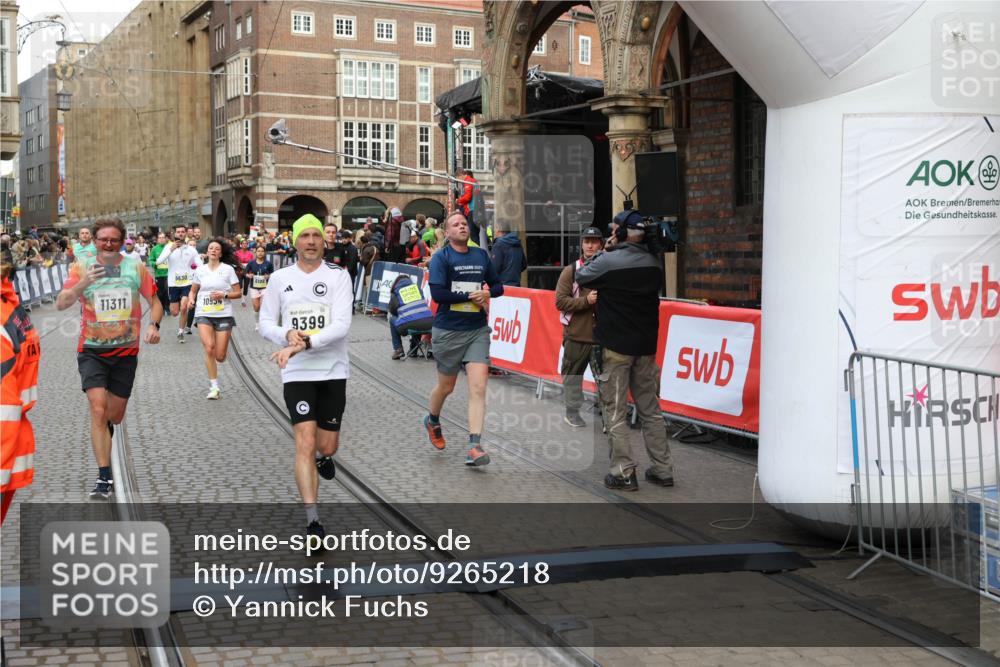 05.10.2025 - 20. swb-Marathon Bremen Yannick Fuchs http://msf.ph/oto/9265218 05.10.2025 10:51:01 Ziel 7733, 9251, 9277, 9399, 9715, 9888, 9966, 9975, 10029, 10224, 10227, 10534, 10689, 10698, 11220, 11311 meine-sportfotos.de