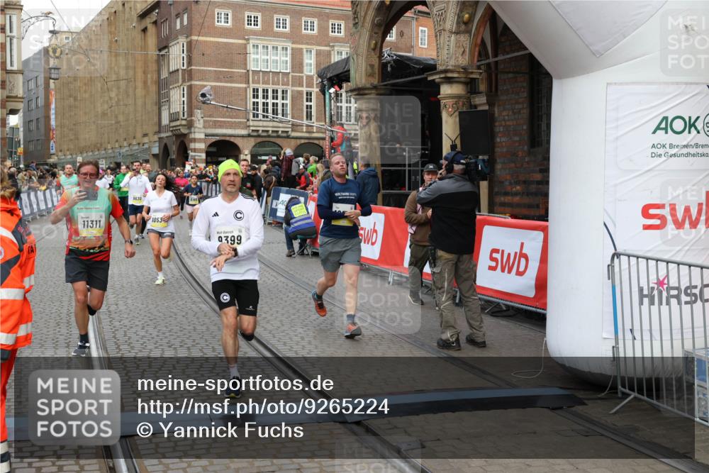 05.10.2025 - 20. swb-Marathon Bremen Yannick Fuchs http://msf.ph/oto/9265224 05.10.2025 10:51:01 Ziel 7733, 9251, 9277, 9399, 9715, 9888, 9966, 9975, 10029, 10224, 10227, 10534, 10689, 10698, 11220, 11311 meine-sportfotos.de