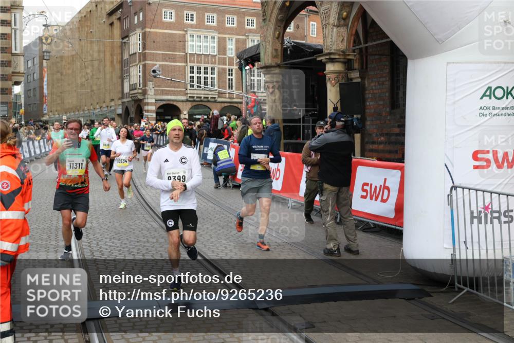 05.10.2025 - 20. swb-Marathon Bremen Yannick Fuchs http://msf.ph/oto/9265236 05.10.2025 10:51:01 Ziel 7733, 9251, 9277, 9399, 9715, 9888, 9966, 9975, 10029, 10224, 10227, 10534, 10689, 10698, 11220, 11311 meine-sportfotos.de