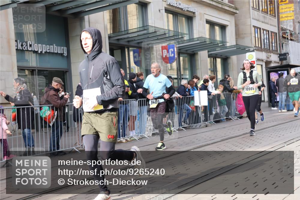 05.10.2025 - 20. swb-Marathon Bremen Strokosch-Dieckow http://msf.ph/oto/9265240 05.10.2025 11:04:39 Ziel 9220, 9409, 9530, 9642, 9660, 9668, 9813, 9866, 9927, 9978, 10018, 10021, 10557, 10684, 10771, 10891, 10964, 10965, 11016, 11035, 11090, 11121, 11171, 11180, 11315, 11323, 11372, 11412, 11478, 11559, 11615, 11636, 9220, 9409, 9530, 9642, 9660, 9668, 9813, 9866, 9927, 9978, 10018, 10021, 10557, 10684, 10771, 10891, 10964, 10965, 11016, 11035, 11090, 11121, 11171, 11180, 11315, 11323, 11372, 11412, 11478 meine-sportfotos.de