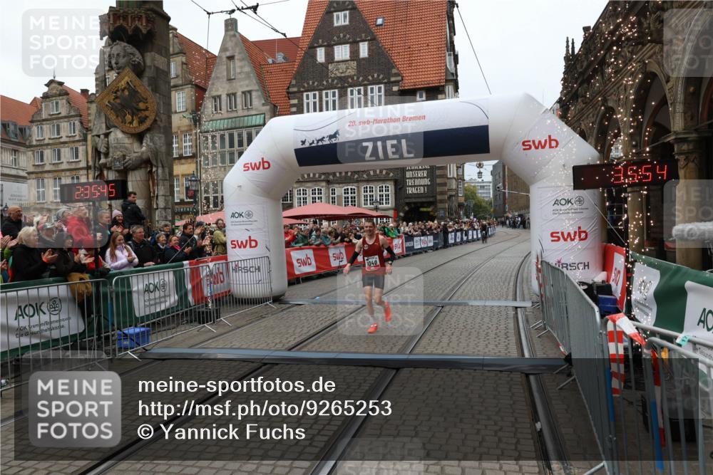 05.10.2025 - 20. swb-Marathon Bremen Yannick Fuchs http://msf.ph/oto/9265253 05.10.2025 12:06:35 Ziel 1040 meine-sportfotos.de