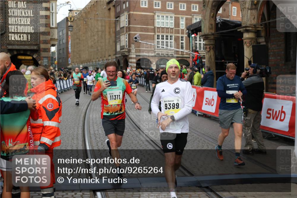 05.10.2025 - 20. swb-Marathon Bremen Yannick Fuchs http://msf.ph/oto/9265264 05.10.2025 10:51:02 Ziel 7733, 9251, 9277, 9399, 9715, 9888, 9966, 9975, 10029, 10224, 10227, 10534, 10689, 10698, 11061, 11220, 11311 meine-sportfotos.de