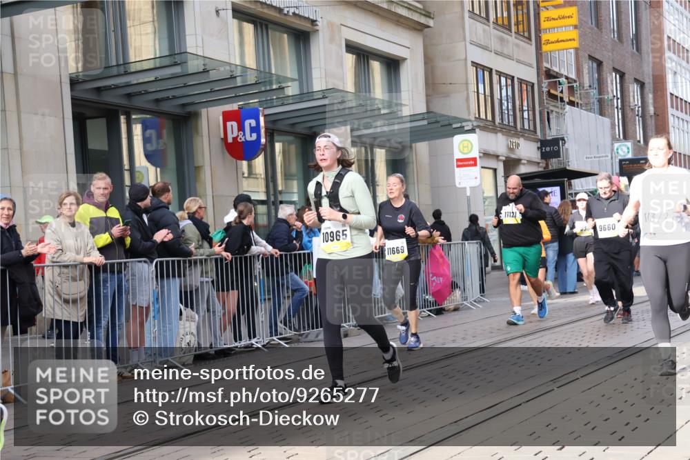 05.10.2025 - 20. swb-Marathon Bremen Strokosch-Dieckow http://msf.ph/oto/9265277 05.10.2025 11:04:40 Ziel 9220, 9409, 9530, 9642, 9660, 9668, 9813, 9866, 9927, 9978, 10018, 10021, 10684, 10771, 10891, 10965, 11016, 11090, 11121, 11171, 11180, 11315, 11323, 11372, 11412, 11478, 11559, 11615, 11636, 9220, 9409, 9530, 9642, 9660, 9668, 9813, 9866, 9927, 9978, 10018, 10021, 10684, 10771, 10891, 10965, 11016, 11090, 11121, 11171, 11180, 11315, 11323, 11372, 11412, 11478 meine-sportfotos.de
