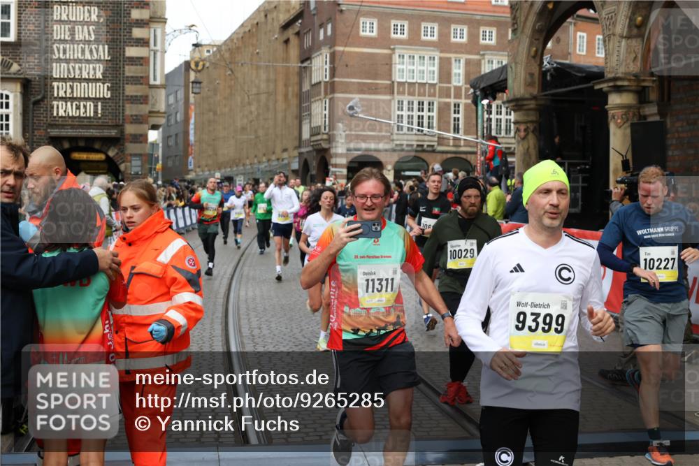 05.10.2025 - 20. swb-Marathon Bremen Yannick Fuchs http://msf.ph/oto/9265285 05.10.2025 10:51:02 Ziel 7733, 9251, 9277, 9399, 9715, 9888, 9966, 9975, 10029, 10224, 10227, 10534, 10689, 10698, 11061, 11220, 11311 meine-sportfotos.de