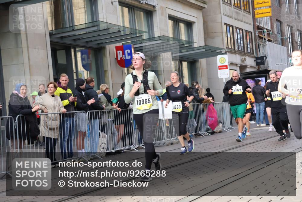 05.10.2025 - 20. swb-Marathon Bremen Strokosch-Dieckow http://msf.ph/oto/9265288 05.10.2025 11:04:40 Ziel 9220, 9409, 9530, 9642, 9660, 9668, 9813, 9866, 9927, 9978, 10018, 10021, 10684, 10771, 10891, 10965, 11016, 11090, 11121, 11171, 11180, 11315, 11323, 11372, 11412, 11478, 11559, 11615, 11636, 9220, 9409, 9530, 9642, 9660, 9668, 9813, 9866, 9927, 9978, 10018, 10021, 10684, 10771, 10891, 10965, 11016, 11090, 11121, 11171, 11180, 11315, 11323, 11372, 11412, 11478 meine-sportfotos.de