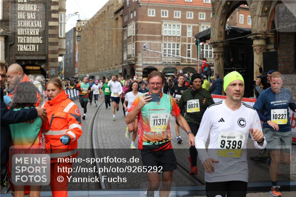 05.10.2025 - 20. swb-Marathon Bremen Yannick Fuchs http://msf.ph/oto/9265292 05.10.2025 10:51:02 Ziel 7733, 9251, 9277, 9399, 9715, 9888, 9966, 9975, 10029, 10224, 10227, 10534, 10689, 10698, 11061, 11220, 11311 meine-sportfotos.de