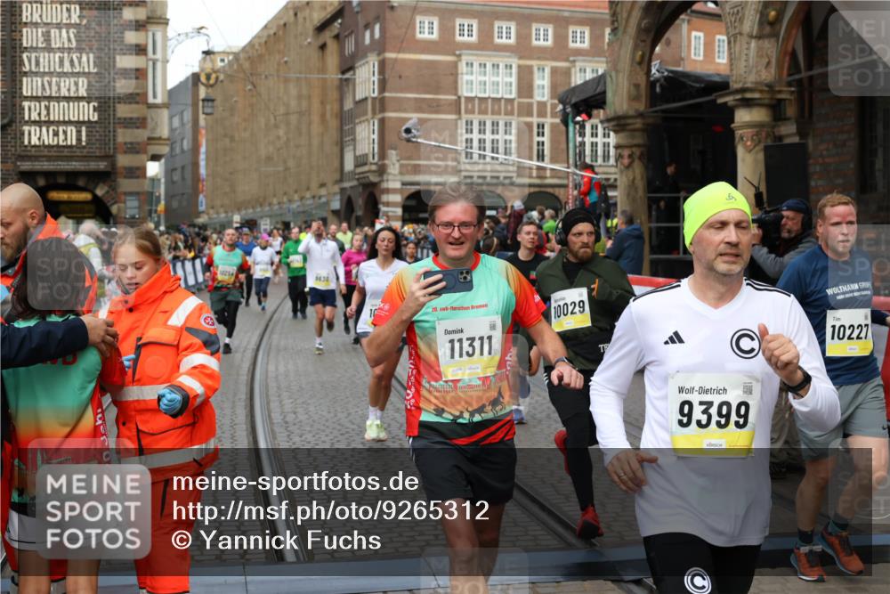 05.10.2025 - 20. swb-Marathon Bremen Yannick Fuchs http://msf.ph/oto/9265312 05.10.2025 10:51:02 Ziel 7733, 9251, 9277, 9399, 9715, 9888, 9966, 9975, 10029, 10224, 10227, 10534, 10689, 10698, 11061, 11220, 11311 meine-sportfotos.de