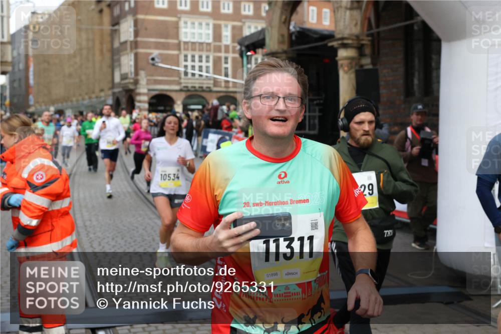 05.10.2025 - 20. swb-Marathon Bremen Yannick Fuchs http://msf.ph/oto/9265331 05.10.2025 10:51:03 Ziel 7733, 9199, 9399, 9630, 9715, 9966, 9975, 10029, 10224, 10227, 10254, 10534, 10689, 10698, 11061, 11220, 11311 meine-sportfotos.de