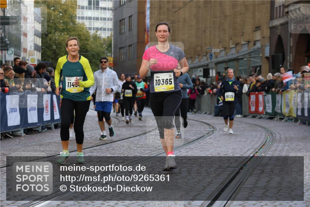 05.10.2025 - 20. swb-Marathon Bremen Strokosch-Dieckow http://msf.ph/oto/9265361 05.10.2025 11:08:00 Ziel 8123, 9557, 10135, 10365, 10706, 10782, 10783, 11490, 11677 meine-sportfotos.de