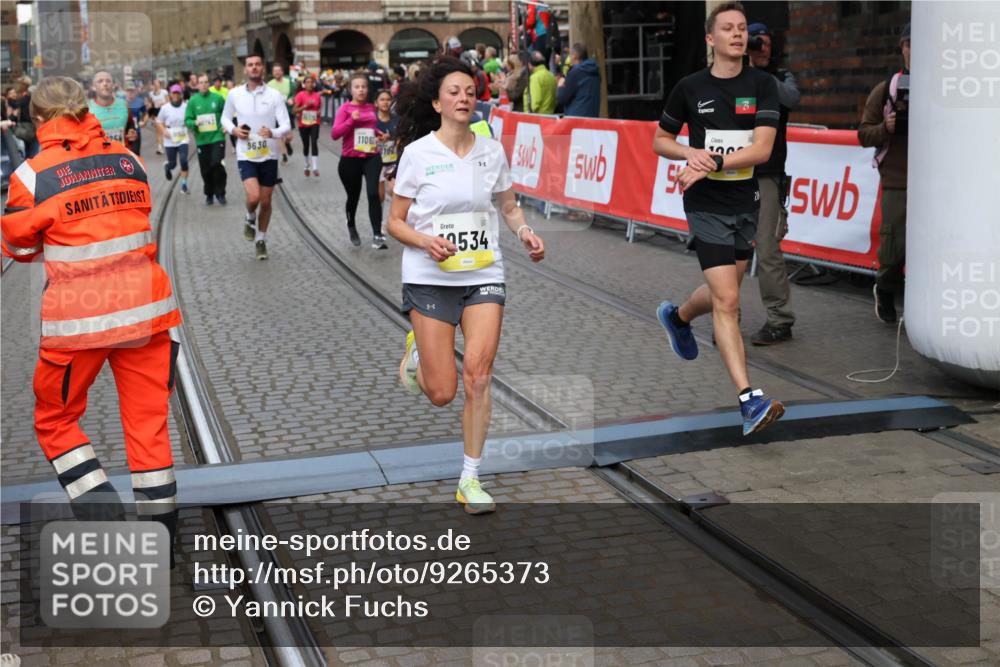 05.10.2025 - 20. swb-Marathon Bremen Yannick Fuchs http://msf.ph/oto/9265373 05.10.2025 10:51:04 Ziel 7733, 9199, 9399, 9630, 9966, 9975, 10029, 10224, 10227, 10254, 10534, 10698, 11061, 11220, 11311 meine-sportfotos.de