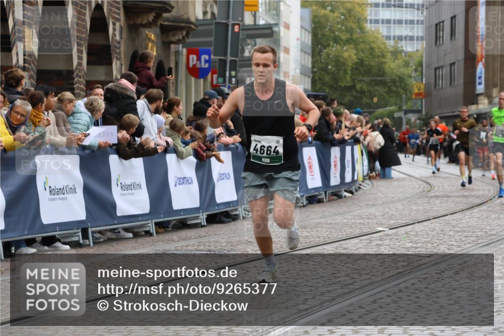 05.10.2025 - 20. swb-Marathon Bremen Strokosch-Dieckow http://msf.ph/oto/9265377 05.10.2025 12:59:07 Ziel 2130, 2385, 4158, 4664, 8053 meine-sportfotos.de