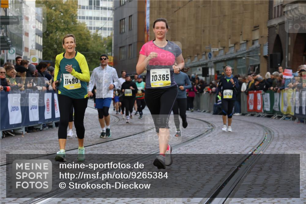 05.10.2025 - 20. swb-Marathon Bremen Strokosch-Dieckow http://msf.ph/oto/9265384 05.10.2025 11:08:00 Ziel 8123, 9557, 10135, 10365, 10706, 10782, 10783, 11490, 11677 meine-sportfotos.de