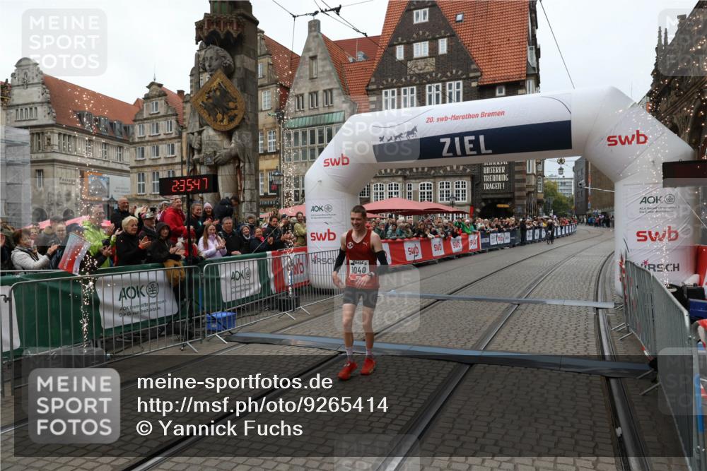 05.10.2025 - 20. swb-Marathon Bremen Yannick Fuchs http://msf.ph/oto/9265414 05.10.2025 12:06:37 Ziel 1040 meine-sportfotos.de