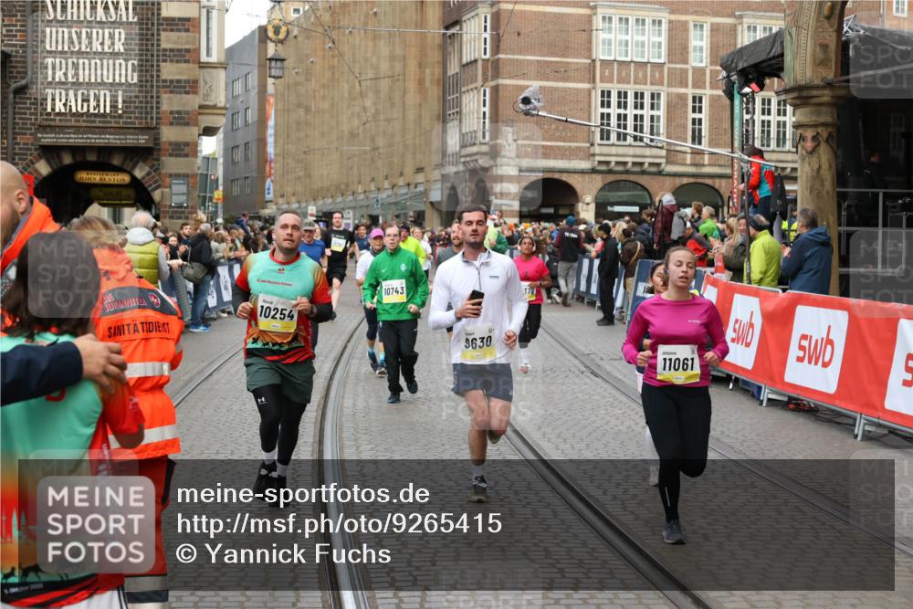 05.10.2025 - 20. swb-Marathon Bremen Yannick Fuchs http://msf.ph/oto/9265415 05.10.2025 10:51:05 Ziel 9199, 9399, 9630, 9663, 9966, 10029, 10227, 10254, 10534, 10698, 10743, 11061, 11220, 11311 meine-sportfotos.de