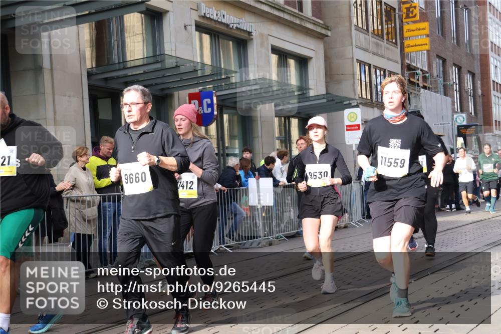 05.10.2025 - 20. swb-Marathon Bremen Strokosch-Dieckow http://msf.ph/oto/9265445 05.10.2025 11:04:44 Ziel 9220, 9409, 9440, 9530, 9642, 9660, 9668, 9813, 9866, 9978, 10018, 10021, 10255, 10343, 10684, 10771, 10891, 10965, 10990, 11016, 11090, 11121, 11171, 11180, 11315, 11323, 11372, 11412, 11478, 11501, 11559, 11636, 11650, 11707, 9220, 9409, 9440, 9530, 9642, 9660, 9668, 9813, 9866, 9978, 10018, 10021, 10255, 10343, 10684, 10771, 10891, 10965, 10990, 11016, 11090, 11121, 11171, 11180, 11315, 11323, 11372, 11412, 11478, 11501, 11650, 11707 meine-sportfotos.de