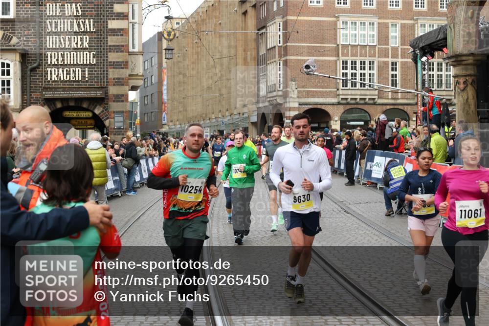 05.10.2025 - 20. swb-Marathon Bremen Yannick Fuchs http://msf.ph/oto/9265450 05.10.2025 10:51:05 Ziel 9199, 9399, 9630, 9663, 9966, 10029, 10227, 10254, 10534, 10698, 10743, 11061, 11220, 11311 meine-sportfotos.de