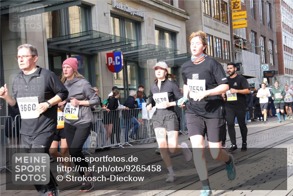 05.10.2025 - 20. swb-Marathon Bremen Strokosch-Dieckow http://msf.ph/oto/9265458 05.10.2025 11:04:44 Ziel 9220, 9409, 9440, 9530, 9642, 9660, 9668, 9813, 9866, 9978, 10018, 10021, 10255, 10343, 10684, 10771, 10891, 10965, 10990, 11016, 11090, 11121, 11171, 11180, 11315, 11323, 11372, 11412, 11478, 11501, 11559, 11636, 11650, 11707, 9220, 9409, 9440, 9530, 9642, 9660, 9668, 9813, 9866, 9978, 10018, 10021, 10255, 10343, 10684, 10771, 10891, 10965, 10990, 11016, 11090, 11121, 11171, 11180, 11315, 11323, 11372, 11412, 11478, 11501, 11650, 11707 meine-sportfotos.de