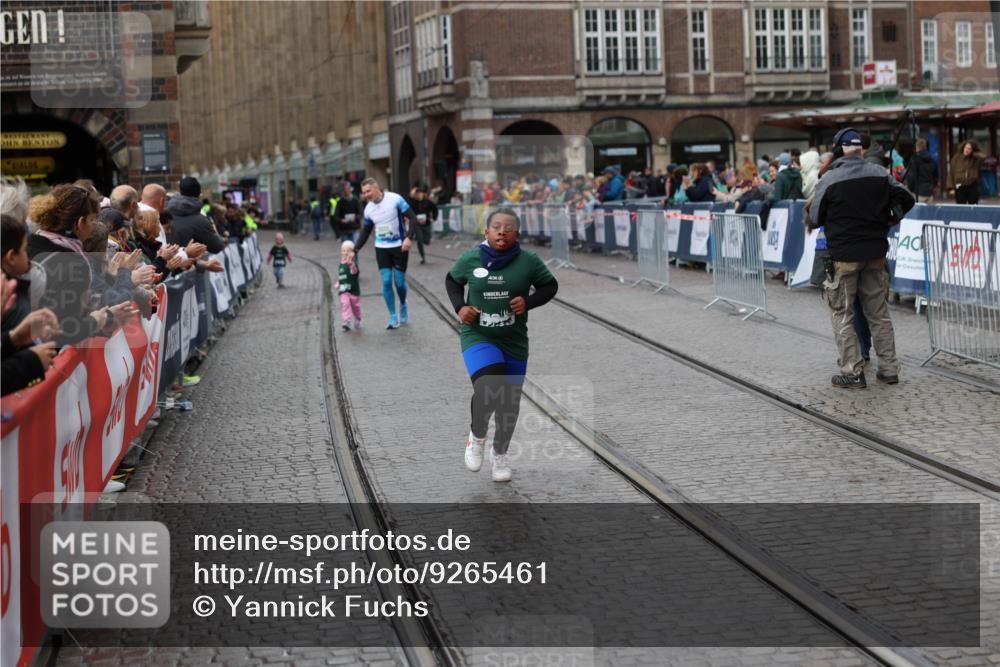 05.10.2025 - 20. swb-Marathon Bremen Yannick Fuchs http://msf.ph/oto/9265461 05.10.2025 15:25:44 Ziel  meine-sportfotos.de