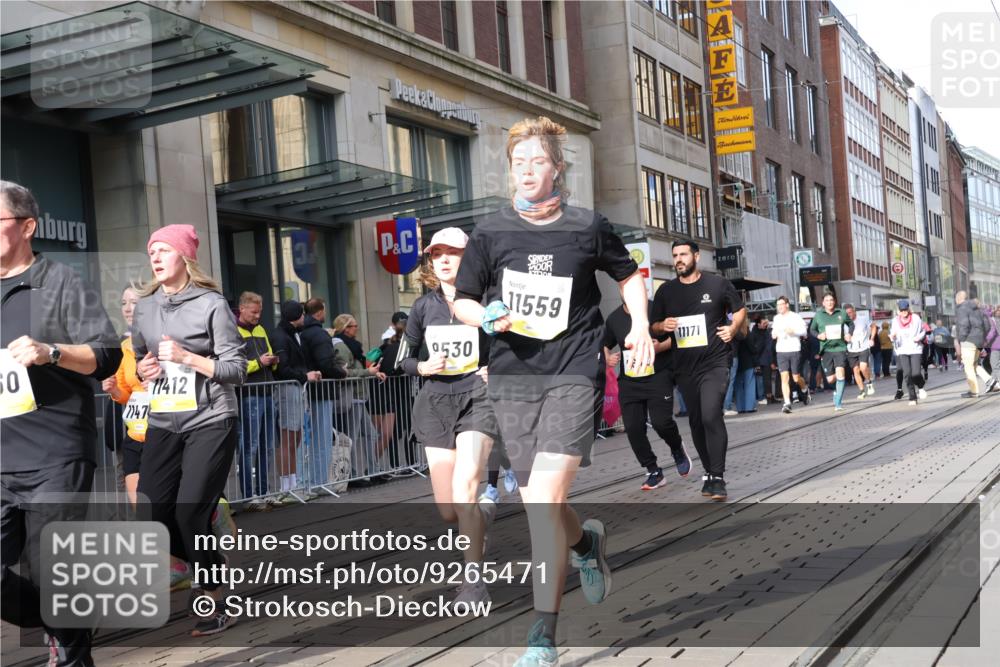 05.10.2025 - 20. swb-Marathon Bremen Strokosch-Dieckow http://msf.ph/oto/9265471 05.10.2025 11:04:44 Ziel 9220, 9409, 9440, 9530, 9642, 9660, 9668, 9813, 9866, 9978, 10018, 10021, 10255, 10343, 10684, 10771, 10891, 10965, 10990, 11016, 11090, 11121, 11171, 11180, 11315, 11323, 11372, 11412, 11478, 11501, 11559, 11636, 11650, 11707, 9220, 9409, 9440, 9530, 9642, 9660, 9668, 9813, 9866, 9978, 10018, 10021, 10255, 10343, 10684, 10771, 10891, 10965, 10990, 11016, 11090, 11121, 11171, 11180, 11315, 11323, 11372, 11412, 11478, 11501, 11650, 11707 meine-sportfotos.de