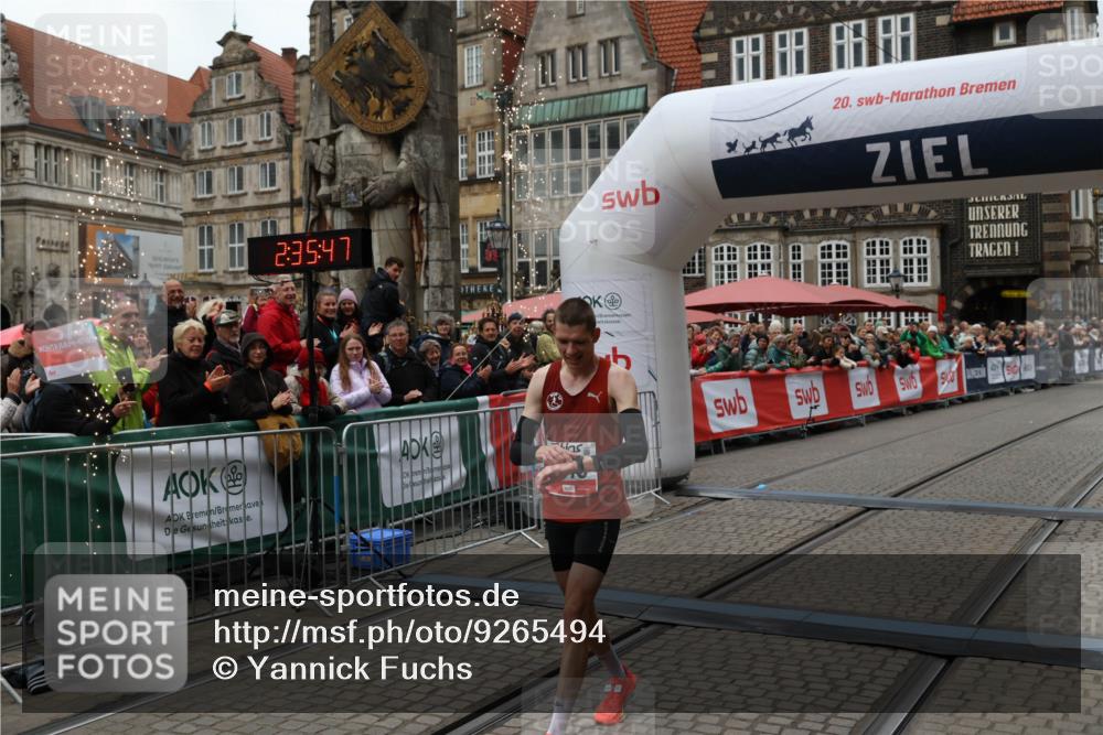05.10.2025 - 20. swb-Marathon Bremen Yannick Fuchs http://msf.ph/oto/9265494 05.10.2025 12:06:37 Ziel 1040 meine-sportfotos.de