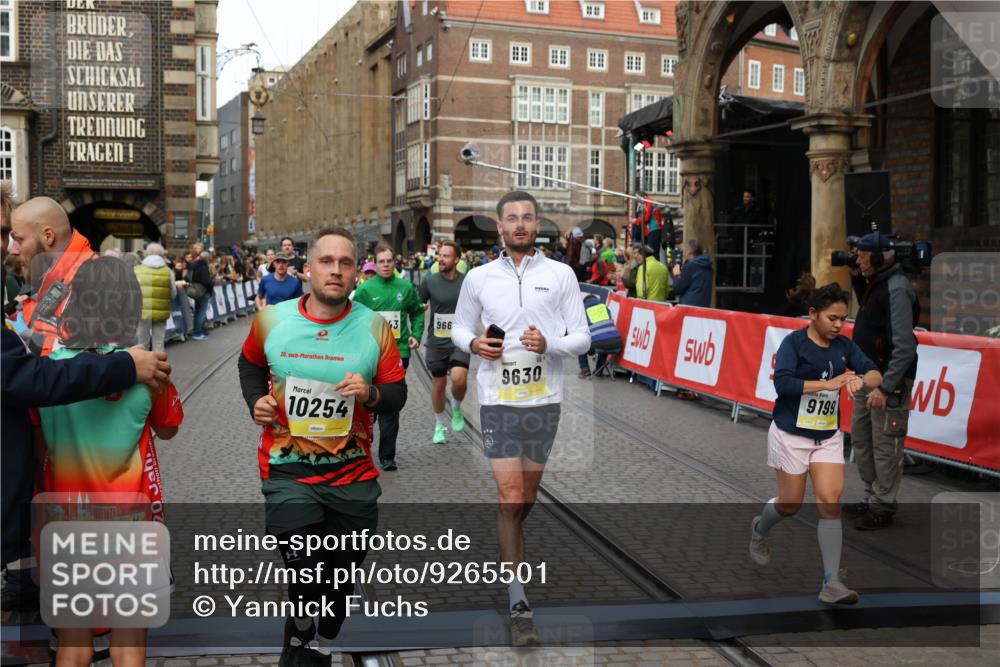 05.10.2025 - 20. swb-Marathon Bremen Yannick Fuchs http://msf.ph/oto/9265501 05.10.2025 10:51:06 Ziel 9199, 9399, 9425, 9630, 9663, 9966, 10029, 10227, 10254, 10378, 10534, 10698, 10743, 10932, 11061, 11220, 11311, 11391 meine-sportfotos.de