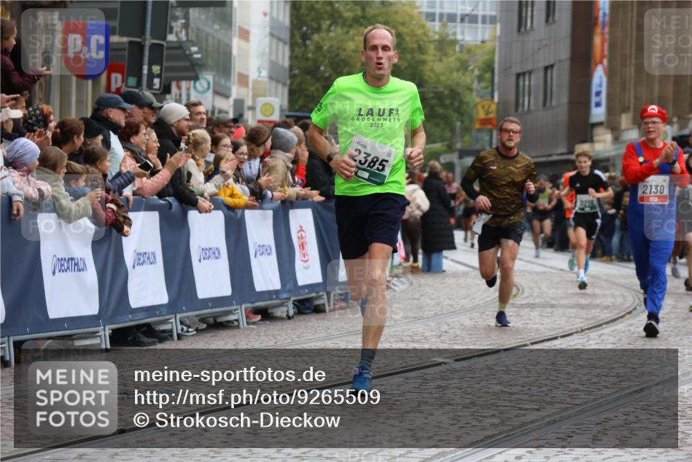 05.10.2025 - 20. swb-Marathon Bremen Strokosch-Dieckow http://msf.ph/oto/9265509 05.10.2025 12:59:11 Ziel 2130, 2385, 3219, 3391, 4158, 5908, 6224, 6423 meine-sportfotos.de