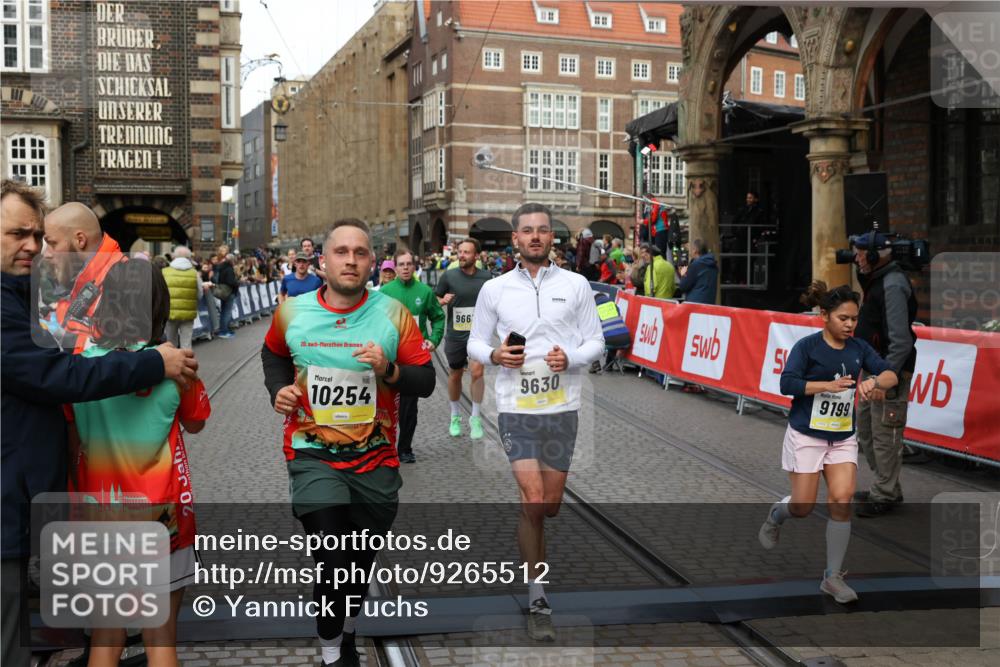 05.10.2025 - 20. swb-Marathon Bremen Yannick Fuchs http://msf.ph/oto/9265512 05.10.2025 10:51:06 Ziel 9199, 9399, 9425, 9630, 9663, 9966, 10029, 10227, 10254, 10378, 10534, 10698, 10743, 10932, 11061, 11220, 11311, 11391 meine-sportfotos.de