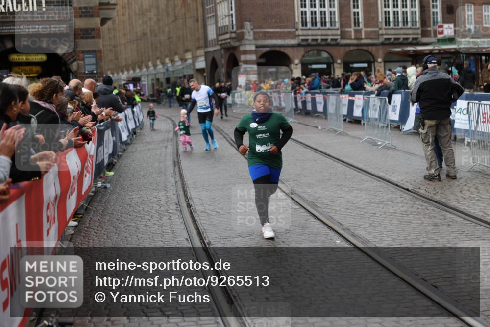 05.10.2025 - 20. swb-Marathon Bremen Yannick Fuchs http://msf.ph/oto/9265513 05.10.2025 15:25:44 Ziel  meine-sportfotos.de