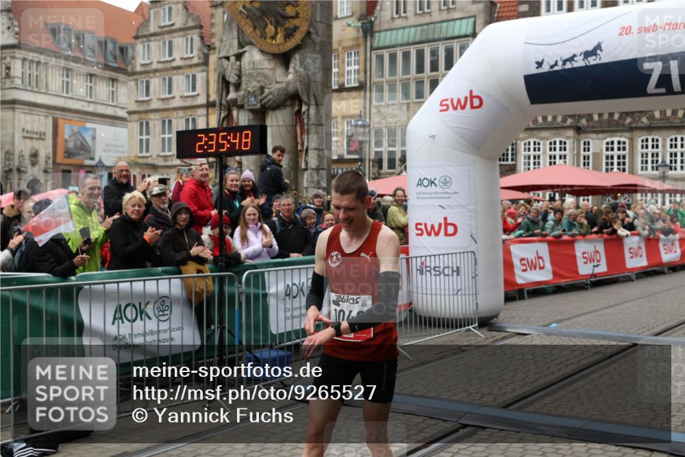 05.10.2025 - 20. swb-Marathon Bremen Yannick Fuchs http://msf.ph/oto/9265527 05.10.2025 12:06:38 Ziel 1040 meine-sportfotos.de