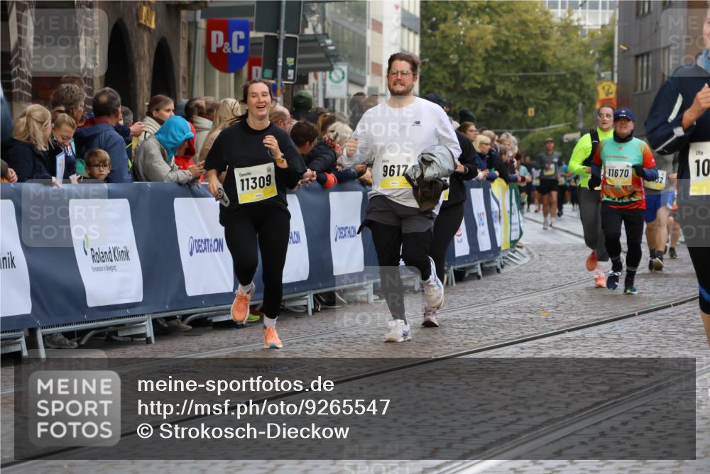 05.10.2025 - 20. swb-Marathon Bremen Strokosch-Dieckow http://msf.ph/oto/9265547 05.10.2025 11:08:06 Ziel 9557, 9599, 9617, 9874, 10125, 10866, 11309, 11490 meine-sportfotos.de