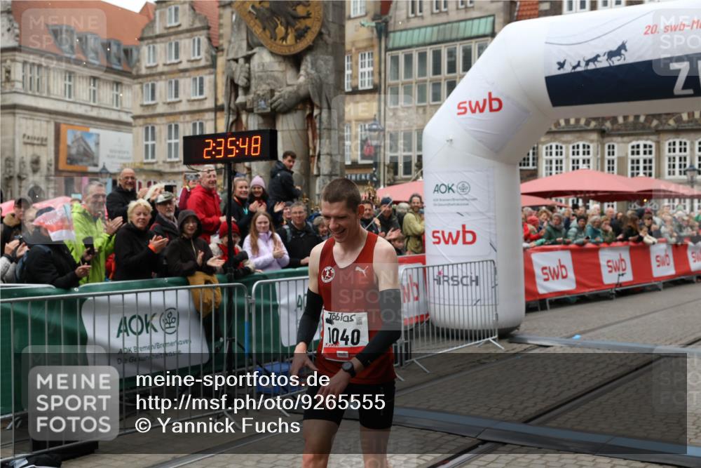 05.10.2025 - 20. swb-Marathon Bremen Yannick Fuchs http://msf.ph/oto/9265555 05.10.2025 12:06:38 Ziel 1040 meine-sportfotos.de