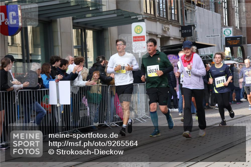05.10.2025 - 20. swb-Marathon Bremen Strokosch-Dieckow http://msf.ph/oto/9265564 05.10.2025 11:04:48 Ziel 9220, 9409, 9440, 9515, 9530, 9642, 9660, 9668, 9690, 9813, 9908, 9944, 9978, 10018, 10021, 10255, 10343, 10771, 10965, 10990, 11016, 11090, 11121, 11171, 11180, 11323, 11372, 11412, 11478, 11501, 11540, 11559, 11650, 11707, 9220, 9409, 9440, 9515, 9530, 9642, 9660, 9668, 9690, 9813, 9908, 9944, 9978, 10018, 10021, 10255, 10343, 10771, 10965, 10990, 11016, 11090, 11121, 11171, 11180, 11323, 11372, 11412, 11478, 11501, 11540, 11650, 11707 meine-sportfotos.de