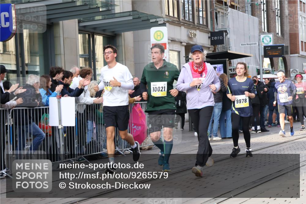 05.10.2025 - 20. swb-Marathon Bremen Strokosch-Dieckow http://msf.ph/oto/9265579 05.10.2025 11:04:48 Ziel 9220, 9409, 9440, 9515, 9530, 9642, 9660, 9668, 9690, 9813, 9908, 9944, 9978, 10018, 10021, 10255, 10343, 10771, 10965, 10990, 11016, 11090, 11121, 11171, 11180, 11323, 11372, 11412, 11478, 11501, 11540, 11559, 11650, 11707, 9220, 9409, 9440, 9515, 9530, 9642, 9660, 9668, 9690, 9813, 9908, 9944, 9978, 10018, 10021, 10255, 10343, 10771, 10965, 10990, 11016, 11090, 11121, 11171, 11180, 11323, 11372, 11412, 11478, 11501, 11540, 11650, 11707 meine-sportfotos.de