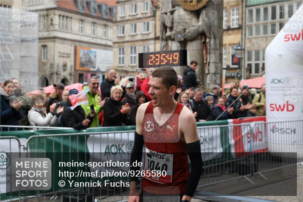 05.10.2025 - 20. swb-Marathon Bremen Yannick Fuchs http://msf.ph/oto/9265580 05.10.2025 12:06:39 Ziel 1040 meine-sportfotos.de