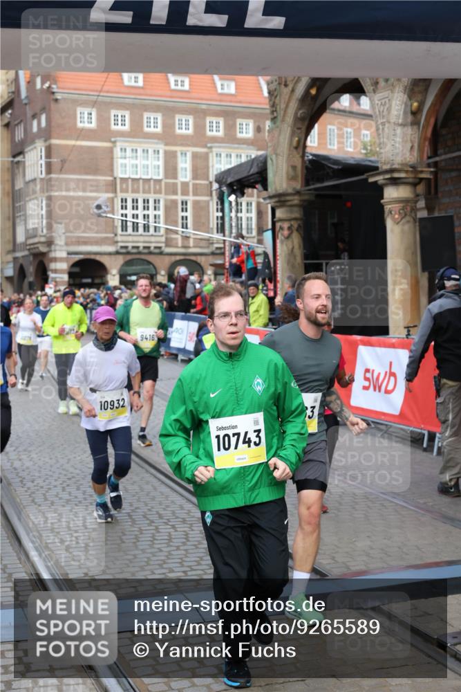 05.10.2025 - 20. swb-Marathon Bremen Yannick Fuchs http://msf.ph/oto/9265589 05.10.2025 10:51:08 Ziel 9199, 9399, 9416, 9425, 9630, 9663, 9894, 10029, 10206, 10226, 10227, 10254, 10378, 10534, 10698, 10743, 10932, 11061, 11311, 11391, 11573 meine-sportfotos.de