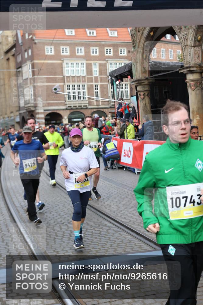 05.10.2025 - 20. swb-Marathon Bremen Yannick Fuchs http://msf.ph/oto/9265616 05.10.2025 10:51:09 Ziel 9199, 9416, 9425, 9630, 9663, 9894, 10029, 10206, 10226, 10227, 10254, 10378, 10534, 10669, 10698, 10743, 10932, 11061, 11279, 11391, 11573 meine-sportfotos.de