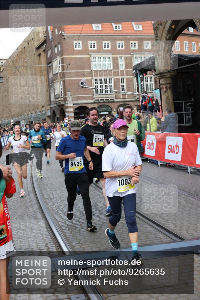 05.10.2025 - 20. swb-Marathon Bremen Yannick Fuchs http://msf.ph/oto/9265635 05.10.2025 10:51:09 Ziel 9199, 9416, 9425, 9630, 9663, 9894, 10029, 10206, 10226, 10227, 10254, 10378, 10534, 10669, 10698, 10743, 10932, 11061, 11279, 11391, 11573 meine-sportfotos.de