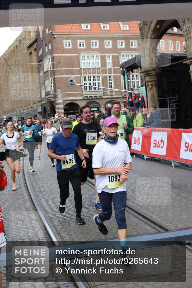 05.10.2025 - 20. swb-Marathon Bremen Yannick Fuchs http://msf.ph/oto/9265643 05.10.2025 10:51:09 Ziel 9199, 9416, 9425, 9630, 9663, 9894, 10029, 10206, 10226, 10227, 10254, 10378, 10534, 10669, 10698, 10743, 10932, 11061, 11279, 11391, 11573 meine-sportfotos.de