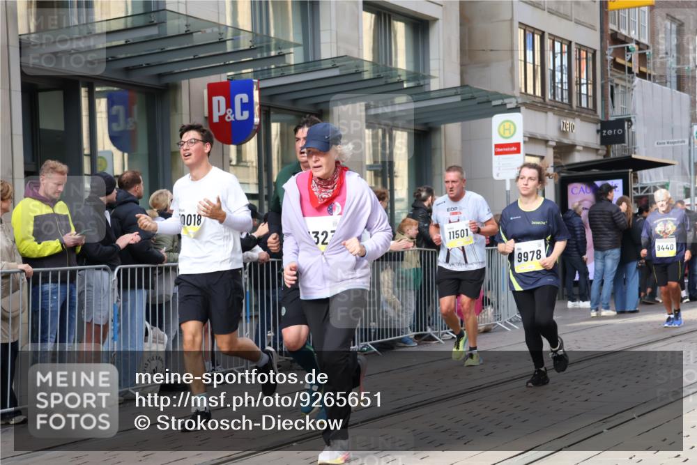 05.10.2025 - 20. swb-Marathon Bremen Strokosch-Dieckow http://msf.ph/oto/9265651 05.10.2025 11:04:50 Ziel 9220, 9409, 9440, 9515, 9530, 9642, 9660, 9668, 9690, 9908, 9944, 9978, 10018, 10021, 10255, 10343, 10965, 10990, 11016, 11090, 11121, 11171, 11180, 11323, 11412, 11478, 11501, 11540, 11559, 11650, 11707, 9220, 9409, 9440, 9515, 9530, 9642, 9660, 9668, 9690, 9908, 9944, 9978, 10018, 10021, 10255, 10343, 10965, 10990, 11016, 11090, 11121, 11171, 11180, 11323, 11412, 11478, 11501, 11540, 11650, 11707 meine-sportfotos.de