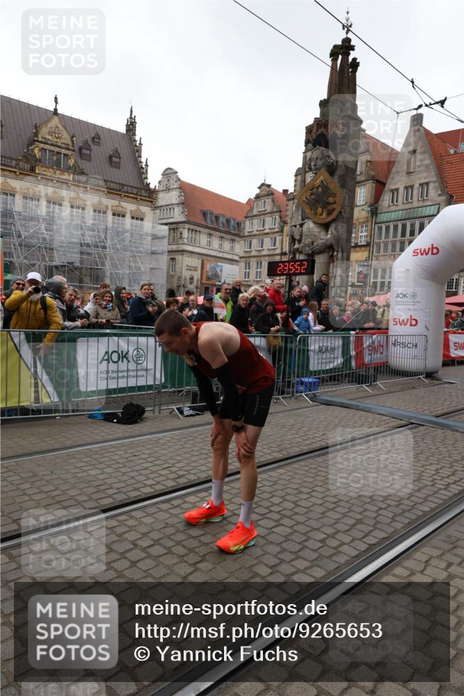 05.10.2025 - 20. swb-Marathon Bremen Yannick Fuchs http://msf.ph/oto/9265653 05.10.2025 12:06:42 Ziel  meine-sportfotos.de