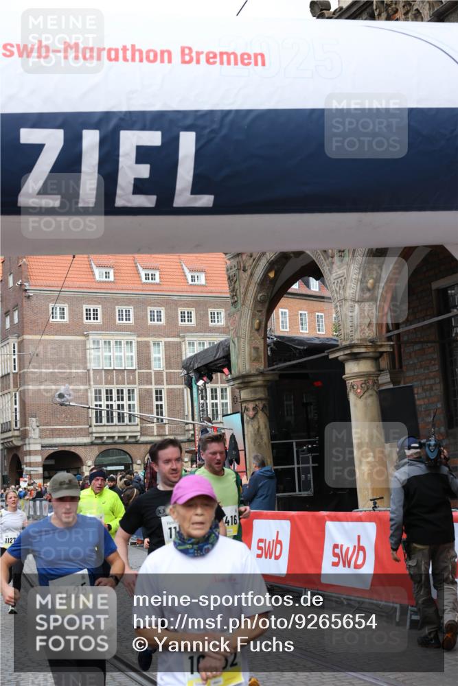 05.10.2025 - 20. swb-Marathon Bremen Yannick Fuchs http://msf.ph/oto/9265654 05.10.2025 10:51:09 Ziel 9199, 9416, 9425, 9630, 9663, 9894, 10029, 10206, 10226, 10227, 10254, 10378, 10534, 10669, 10698, 10743, 10932, 11061, 11279, 11391, 11573 meine-sportfotos.de