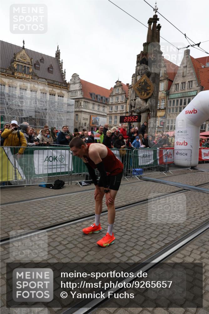 05.10.2025 - 20. swb-Marathon Bremen Yannick Fuchs http://msf.ph/oto/9265657 05.10.2025 12:06:42 Ziel  meine-sportfotos.de