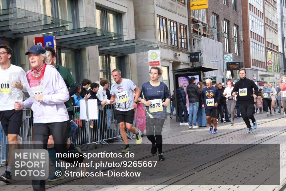 05.10.2025 - 20. swb-Marathon Bremen Strokosch-Dieckow http://msf.ph/oto/9265667 05.10.2025 11:04:50 Ziel 9220, 9409, 9440, 9515, 9530, 9642, 9660, 9668, 9690, 9908, 9944, 9978, 10018, 10021, 10255, 10343, 10965, 10990, 11016, 11090, 11121, 11171, 11180, 11323, 11412, 11478, 11501, 11540, 11559, 11650, 11707, 9220, 9409, 9440, 9515, 9530, 9642, 9660, 9668, 9690, 9908, 9944, 9978, 10018, 10021, 10255, 10343, 10965, 10990, 11016, 11090, 11121, 11171, 11180, 11323, 11412, 11478, 11501, 11540, 11650, 11707 meine-sportfotos.de