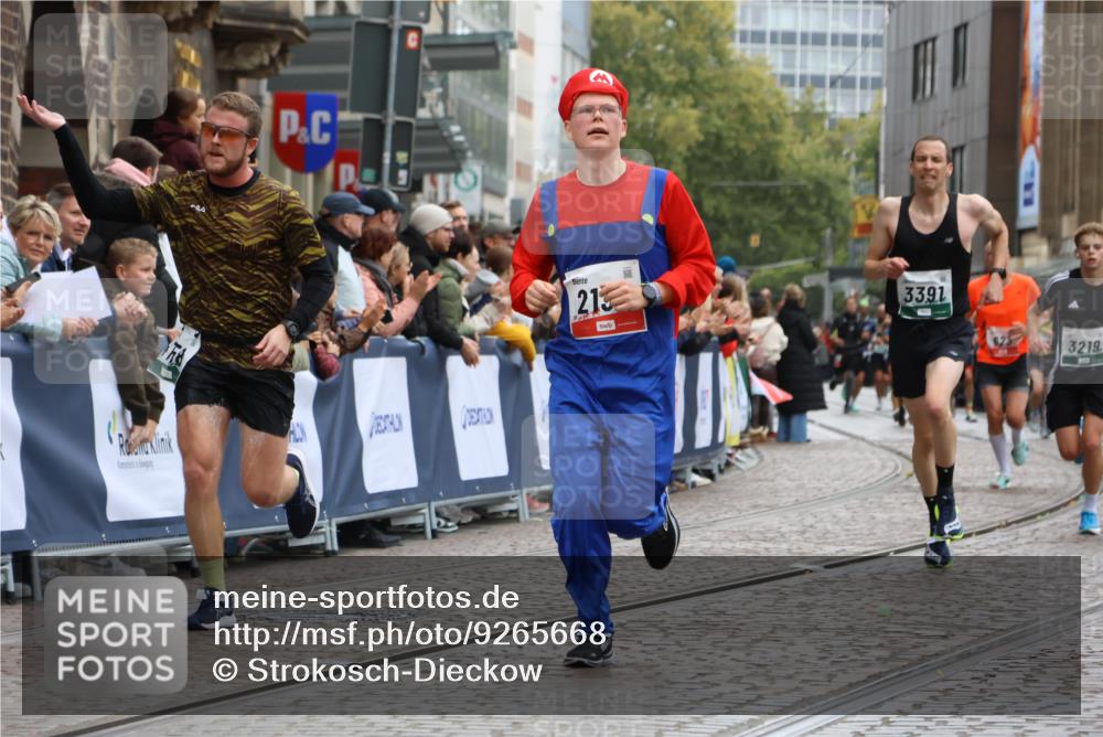05.10.2025 - 20. swb-Marathon Bremen Strokosch-Dieckow http://msf.ph/oto/9265668 05.10.2025 12:59:15 Ziel 623, 2130, 2385, 3219, 3391, 4158, 5908, 6224, 6423 meine-sportfotos.de