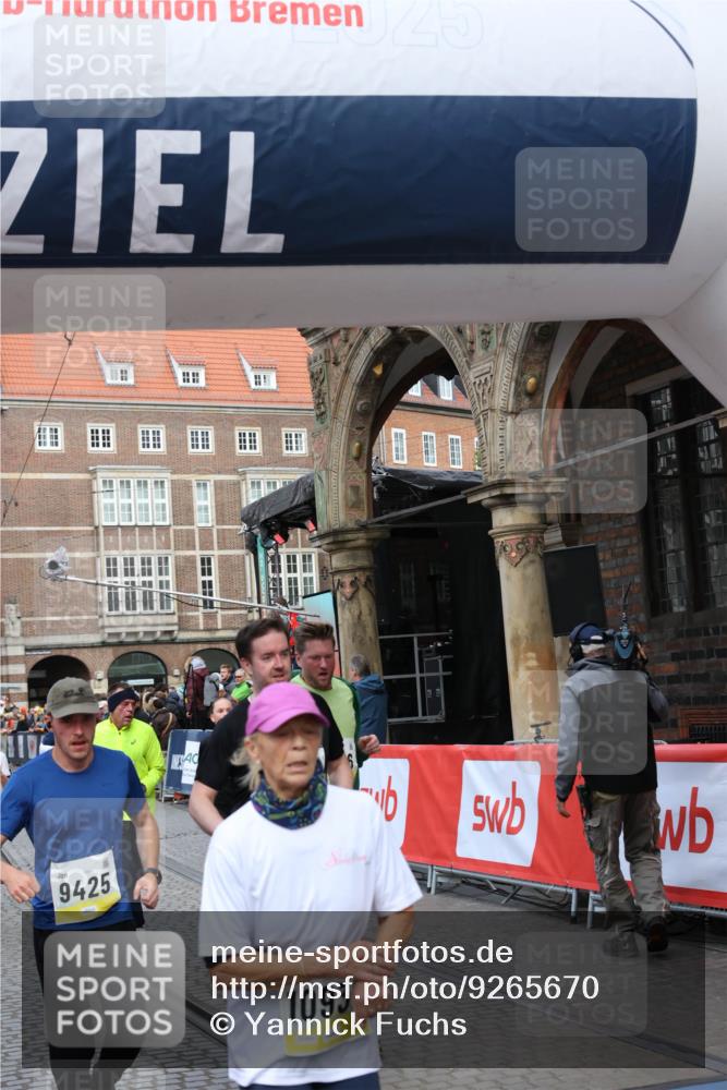 05.10.2025 - 20. swb-Marathon Bremen Yannick Fuchs http://msf.ph/oto/9265670 05.10.2025 10:51:09 Ziel 9199, 9416, 9425, 9630, 9663, 9894, 10029, 10206, 10226, 10227, 10254, 10378, 10534, 10669, 10698, 10743, 10932, 11061, 11279, 11391, 11573 meine-sportfotos.de