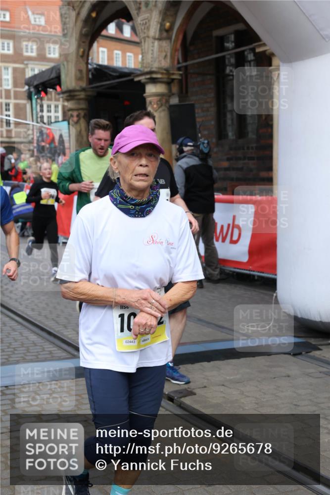 05.10.2025 - 20. swb-Marathon Bremen Yannick Fuchs http://msf.ph/oto/9265678 05.10.2025 10:51:10 Ziel 9199, 9256, 9287, 9416, 9425, 9630, 9663, 9894, 10206, 10226, 10254, 10378, 10534, 10669, 10698, 10743, 10932, 11061, 11279, 11391, 11573 meine-sportfotos.de