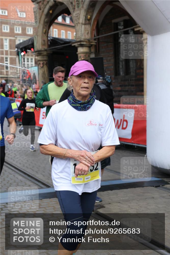 05.10.2025 - 20. swb-Marathon Bremen Yannick Fuchs http://msf.ph/oto/9265683 05.10.2025 10:51:10 Ziel 9199, 9256, 9287, 9416, 9425, 9630, 9663, 9894, 10206, 10226, 10254, 10378, 10534, 10669, 10698, 10743, 10932, 11061, 11279, 11391, 11573 meine-sportfotos.de