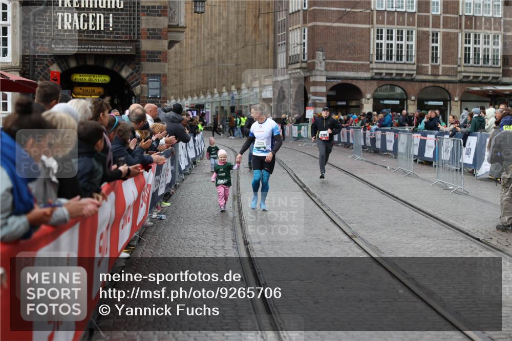 05.10.2025 - 20. swb-Marathon Bremen Yannick Fuchs http://msf.ph/oto/9265706 05.10.2025 15:25:49 Ziel  meine-sportfotos.de