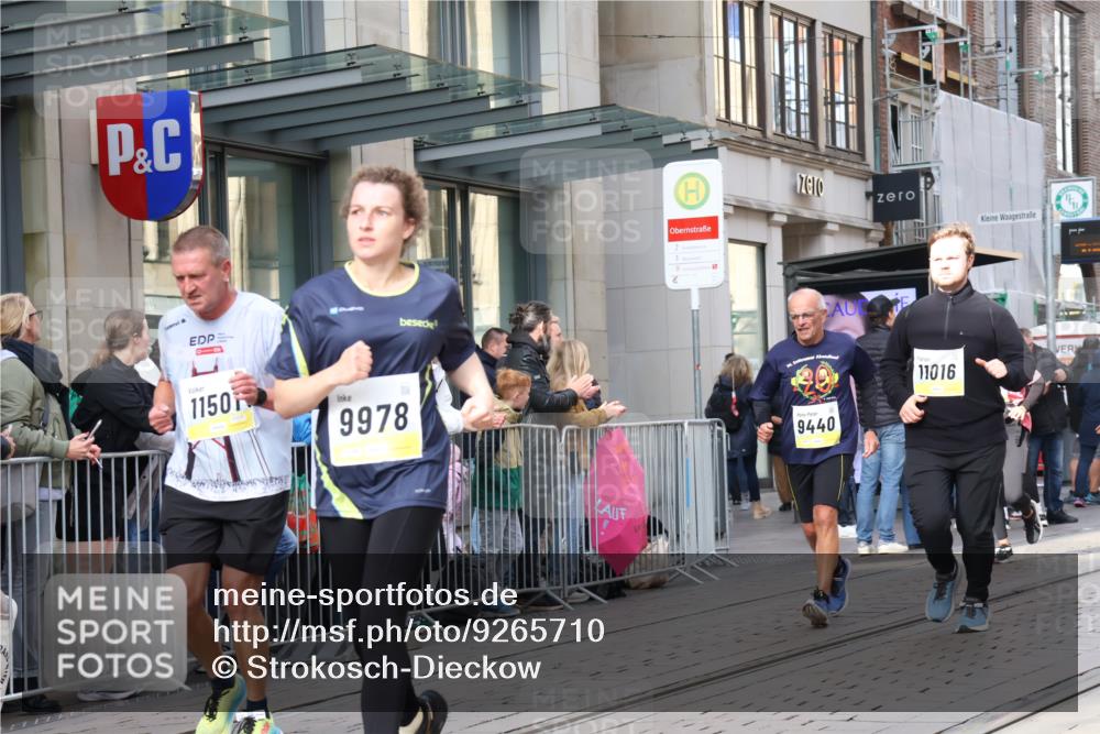 05.10.2025 - 20. swb-Marathon Bremen Strokosch-Dieckow http://msf.ph/oto/9265710 05.10.2025 11:04:51 Ziel 9220, 9409, 9440, 9515, 9642, 9660, 9668, 9690, 9908, 9944, 9978, 10018, 10021, 10255, 10343, 10965, 10990, 11016, 11090, 11106, 11121, 11171, 11180, 11323, 11412, 11478, 11501, 11540, 11650, 11707, 9220, 9409, 9440, 9515, 9642, 9660, 9668, 9690, 9908, 9944, 9978, 10018, 10021, 10255, 10343, 10965, 10990, 11016, 11090, 11106, 11121, 11171, 11180, 11323, 11412, 11478, 11501, 11540, 11650, 11707 meine-sportfotos.de